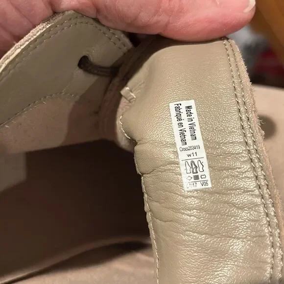 NWOT Crocs Leigh Suede Wedge Shootie Women’s Boot Size 11. - Picture 9 of 9